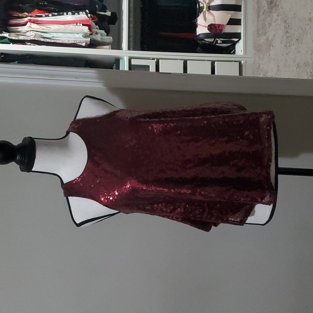 Rue21 dark red sequin top in sz medium